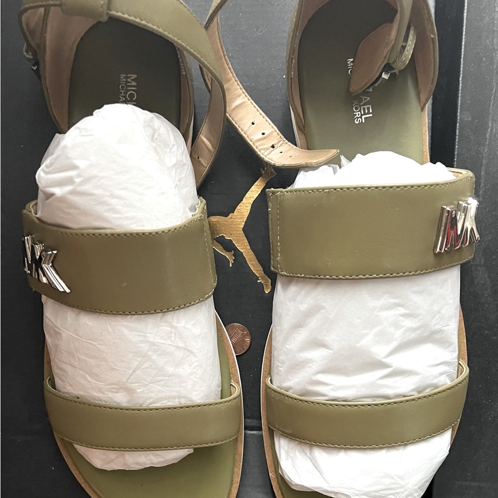 ***Beautiful women’s Sandals***